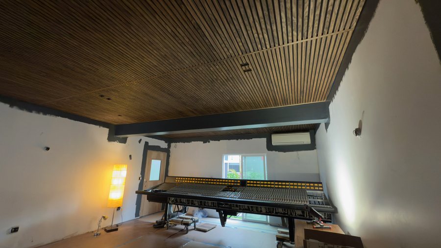 Slatted ceiling in, console in place